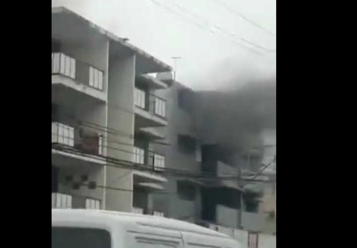 Fuego en apartamento en vía Brasil [Video]