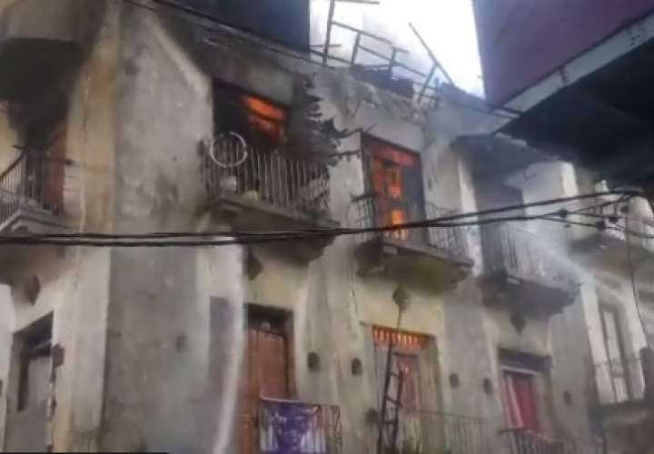 Se prende viejo edificio en Santa Ana (Video) 