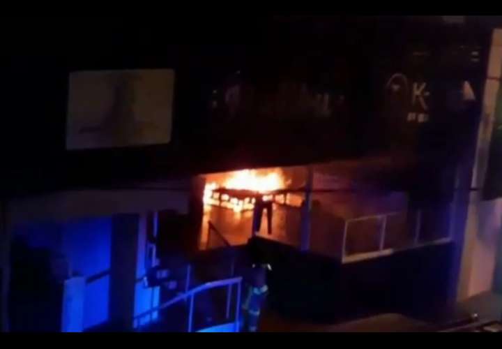 Se incendia bar - restaurante ubicado en Vía Veneto (Videos)