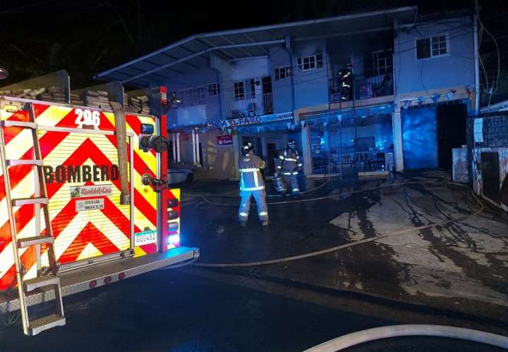 Bomberos lograron evacuar a los ocupantes del inmueble.