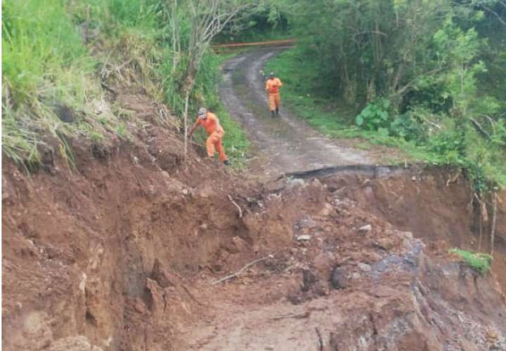 Colapsa carretera; se mantiene cerrada vía hacia Boquete 