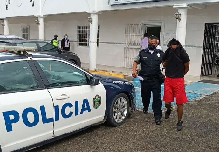 Alex Venado Miranda, fue llevado la tarde de martes al Sistema Penal Acusatorio de Santiago, ante un juez de garantías, para la legalización la aprehensión y posteriormente la imputación el delito de abuso sexual agravado 