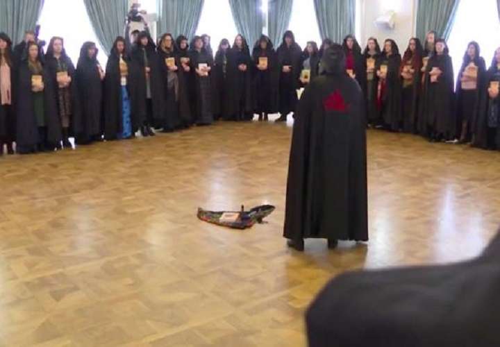 Brujas de Rusia realizan hechizos para ayudar a Putin en Ucrania
