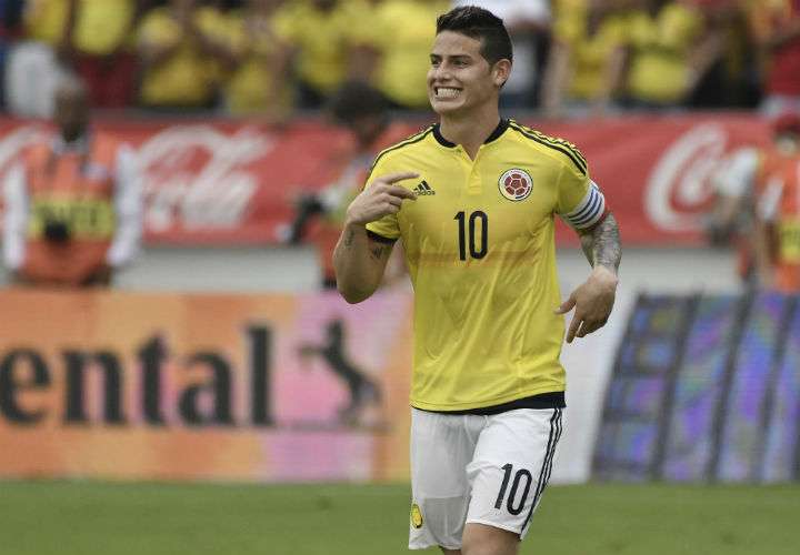 El mediocampista James Rodríguez es el capitán de la selección de Colombia. Foto AP