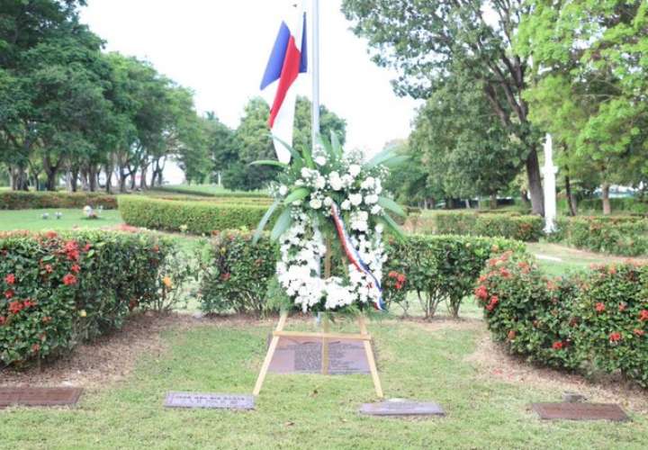 Gobierno rinde honores a los caídos del 9 de Enero