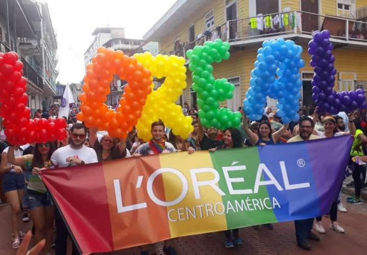 Gays se toman calles del Casco para pedir respeto y un alto a la discriminación
