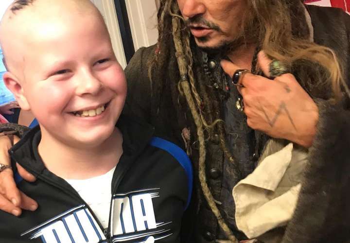 Johnny Depp hizo feliz a muchos jóvenes que luchan contra el cáncer