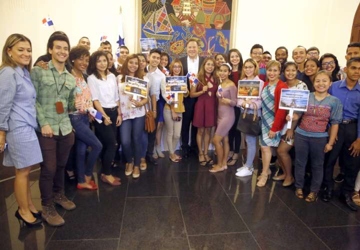 Panamá envía 105 jóvenes a estudiar idiomas para atender a peregrinos de JMJ