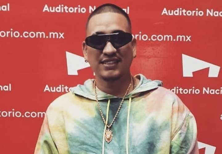 Kenny recibe doble disco de platino en México por 'Ni Gucci ni Prada'