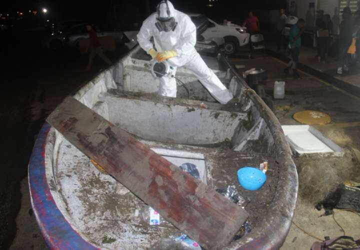 Lancha abandonada en Cermeño estaba preñada con 165 paquetes de droga
