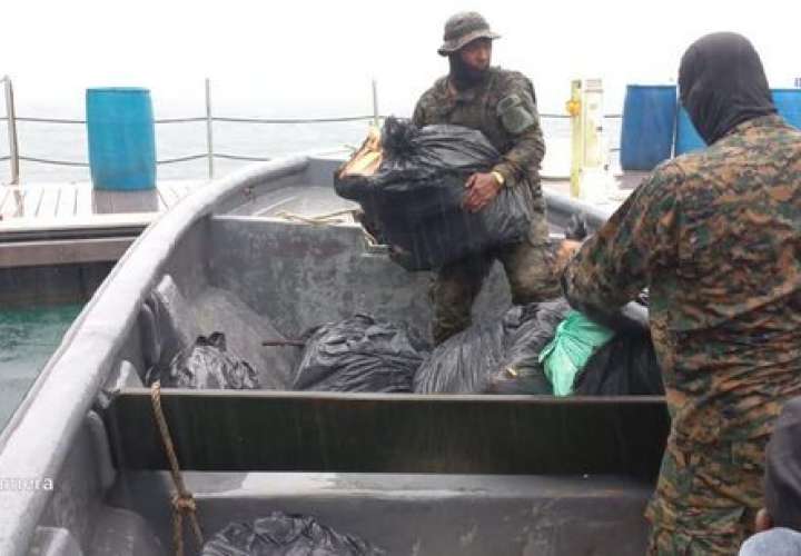 Interceptan lancha cargada con 269 paquetes de droga en Darién 