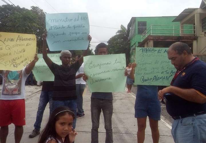 Protestan y piden la renuncia de ministro del Mop