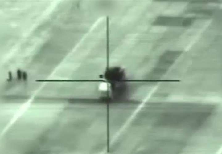Una captura de vídeo muestra un lanzamisiles sirio en el objetivo de mira durante un bombardeo israelí en un lugar sin precisar en Siria. EFE