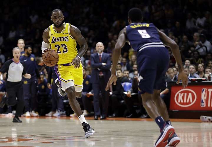 James debuta con Lakers en el Staples Center y llegará en helicóptero
