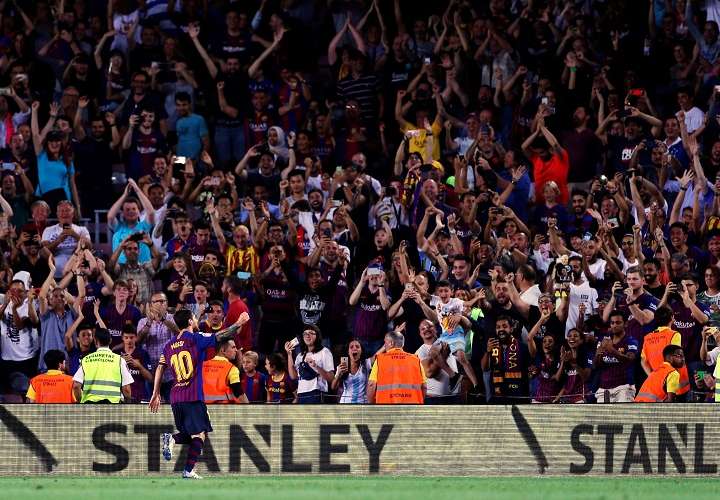 Messi celebra su gol, primero del equipo, durante el partido de la primera jornada de Liga. Foto: EFE