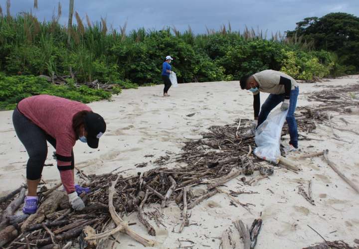 Alcalde de Pedasí denuncia que personas ajenas al distrito ensucian las playas