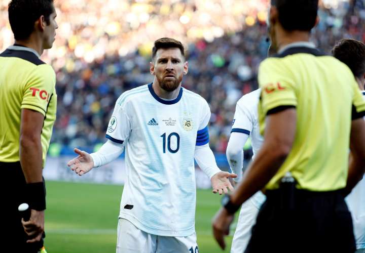 Messi declaró, después de que su selección fuera eliminada de la Copa América de Brasil, en julio, que hubo corrupción en el torneo. Foto:EFE