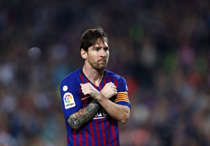 Lionel Messi será baja por una fractura en el radio del brazo derecho. Foto:  EFE