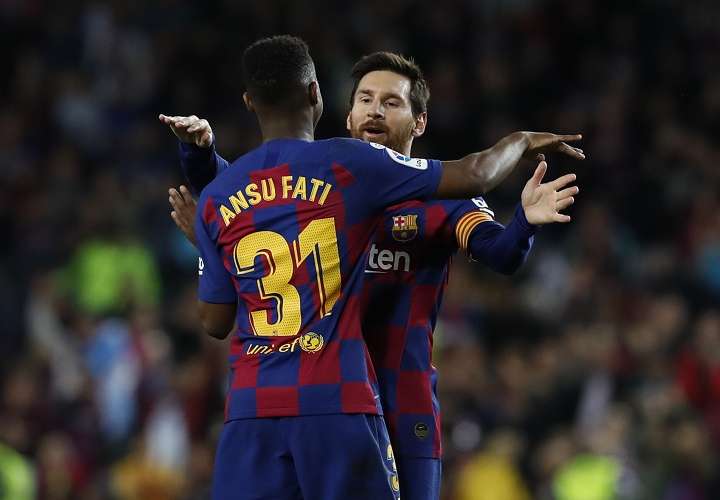 Lionel Messi y Ansu Fati celebran su anotación. Foto: AP