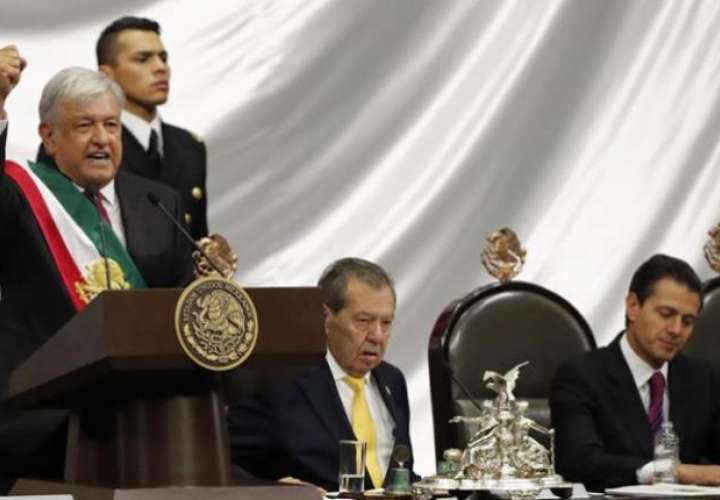 López Obrador promete una "nueva patria" con más pueblo y menos corrupción