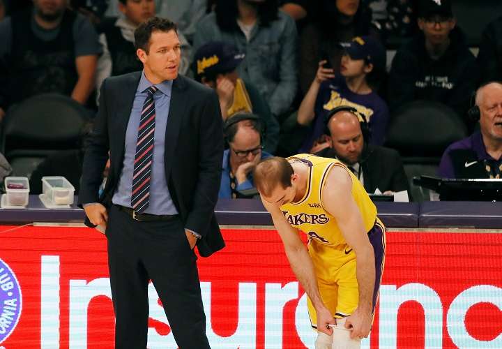 Walton fue despedido por los Lakers este mes y contratado por los Kings. Foto: AP