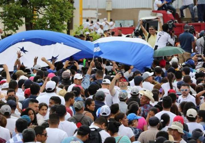 Manifestaciones siguen enlutando a una Honduras en la que no cesan las crisis