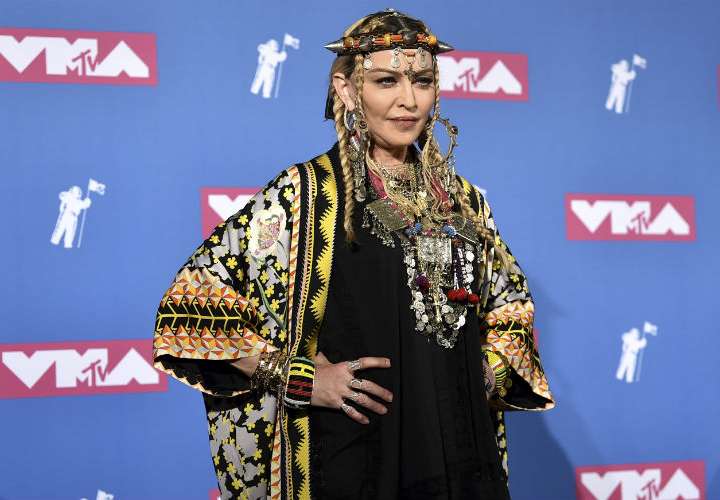 Madonna da un egocéntrico e inconexo homenaje a Aretha Franklin