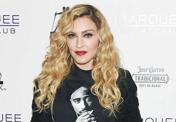 Madonna celebra sus 62 años con fruta, demencia y cannabis