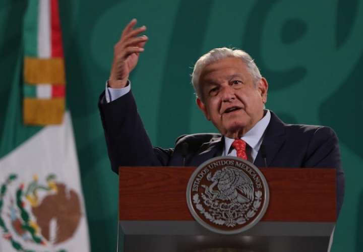  El mandatario mexicano, Andrés Manuel López Obrador, durante una rueda de prensa matutina hoy en Palacio Nacional, de la Ciudad de México. EFE