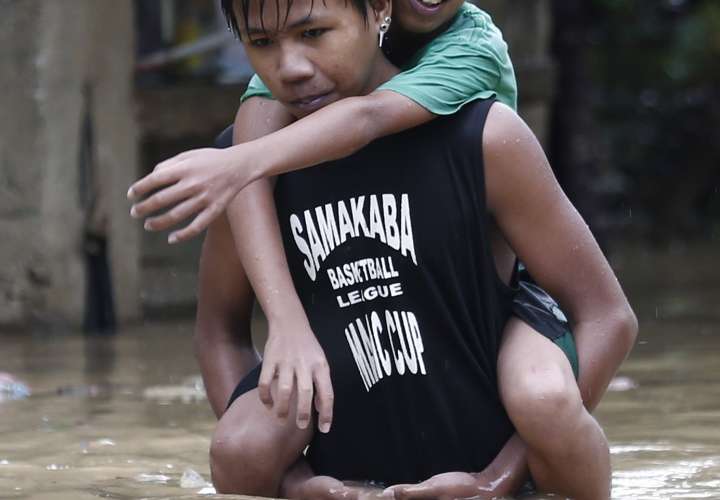 Mangkhut deja un rastro de devastación en Filipinas y dos víctimas mortales