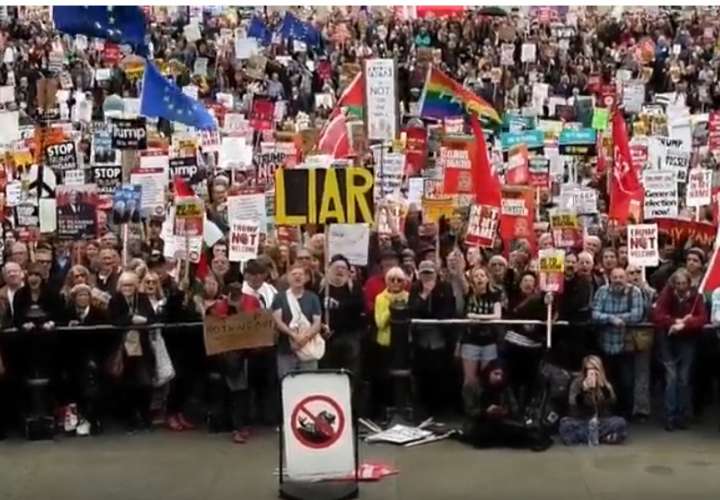 Miles de personas inundan Londres para protestar contra Trump