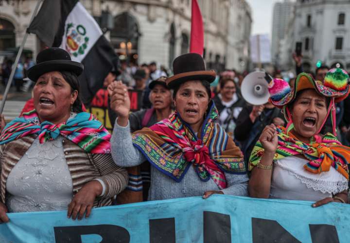 El segundo día de la jornada de protestas antigubernamentales en Perú se desarrolló con movilizaciones y bloqueos en nueve provincias del país. EFE