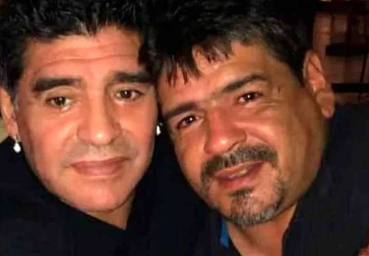 Diego Maradona y su hermano Hugo