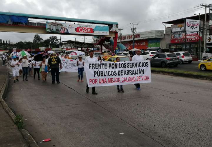  Foto. marcha de protesta en el distrito de Arraiján, por la mala calidad de los servicios públicos.