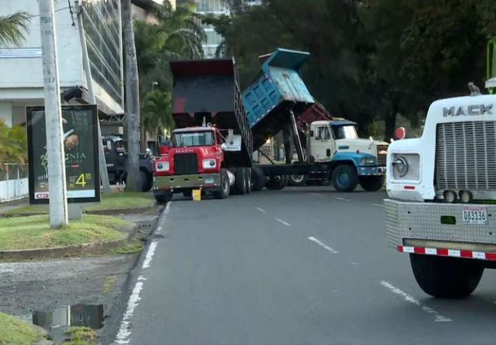 Camioneros inician diálogo con Gobierno. Reabren parcialmente Cinta Costera