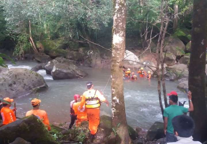 Los cuerpos de ambas menores fueron encontrados a unos 9 kilómetros de distancia desde el lugar donde lamentablemente fueron arrastradas por la crecida del afluente.