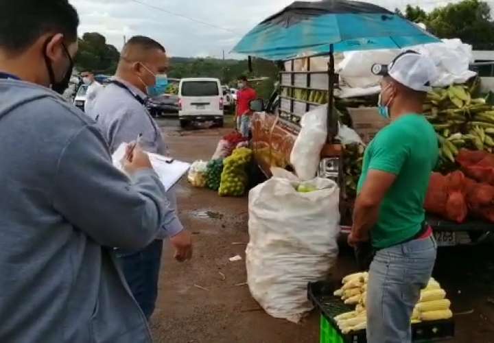 Desalojan vendedores agrícolas por exceso de ruido y consumo de drogas