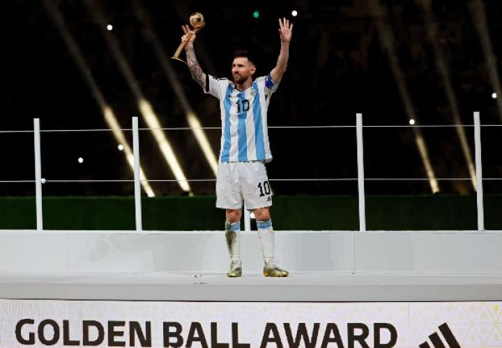 Lionel Messi fue premiado también como el Mejor Jugador de la Final y del Mundial de Catar. Foto: EFE
