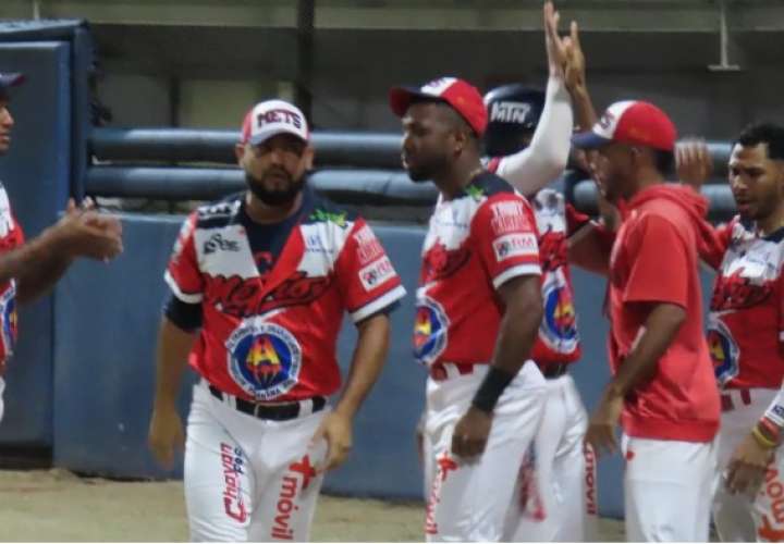 El equipo de Panamá Metro tiene ventaja de un juego a cero sobre Chiriquí. Foto: Fedebeis