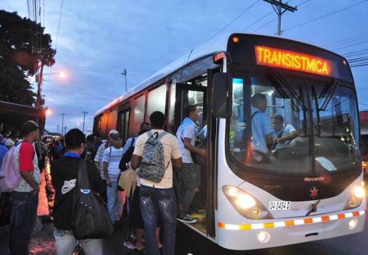 Regulan capacidad de usuarios en metrobús para evitar contagio