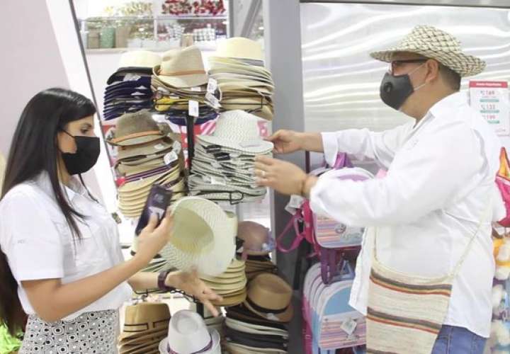 Detectan imitación de sombreros pintao y vestidos típicos en almacenes