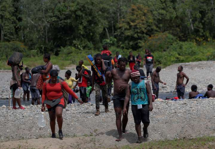 Migrantes buscan otra vida desde Panamá tras una peligrosa ruta selvática