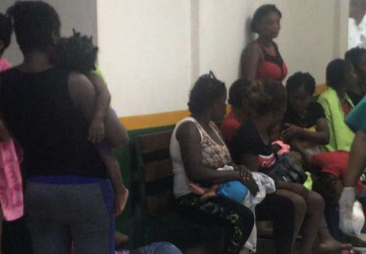 Migrantes haitianos reciben atención médica por cuadro de vómito y diarrea