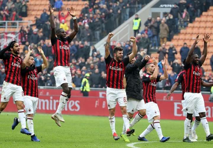 Los jugadores del AC Milan festejan el triunfo. / AP