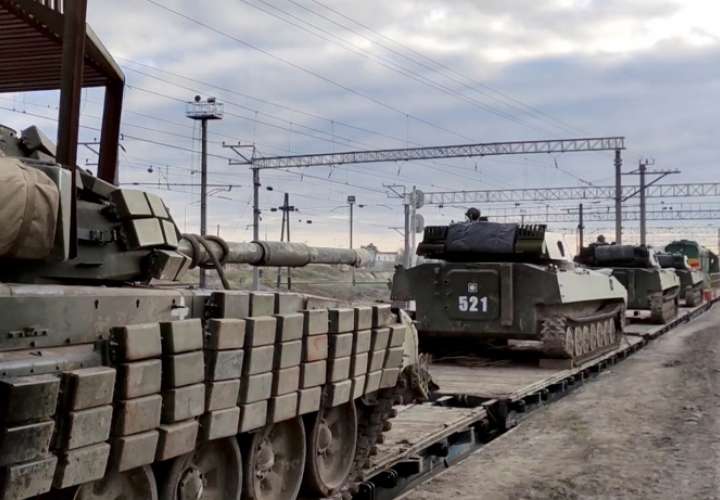 El ministro de Asuntos Exteriores de Rusia, Serguéi Lavrov, habló este martes del repliegue de algunas unidades rusas de la frontera con Ucrania. EFE