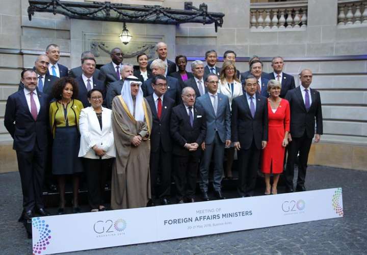 Los ministros de Relaciones de Exteriores del G20 posan para una foto hoy, lunes 21 de mayo de 2018, en la sede de la Cancillería argentina, en Buenos Aires (Argentina). EFE Los países del G20 