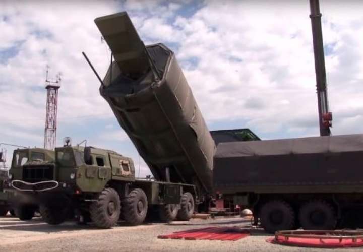 Captura de video de archivo facilitada el 19 de julio de 2018 por el Ministerio de Defensa ruso que muestra un sistema estratégico intercontinental Avangard en territorio ruso. EFE