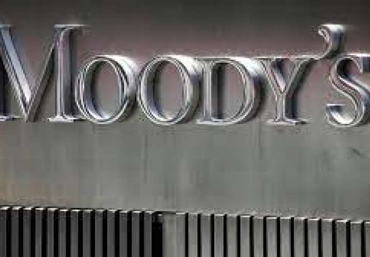 Moody's cambia de negativa a estable la perspectiva de la banca de Panamá
