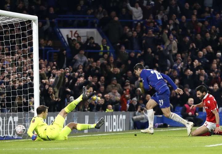 Álvaro Morata selló el pase del Chelsea a la cuarta ronda de la 'FA Cup' ante el Nottingham Forest de Aitor Karanka (2-0) . Foto: AP