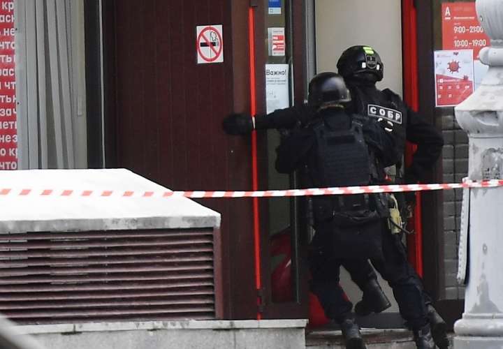  Detenido un hombre que se atrincheró en un banco de Moscú y amenazó con bomba